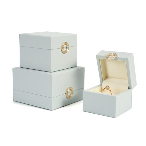 Elevate your jewelry collection with our PU Leather Metallic Circle Jewelry Box, combining elegance and modern sophistication.