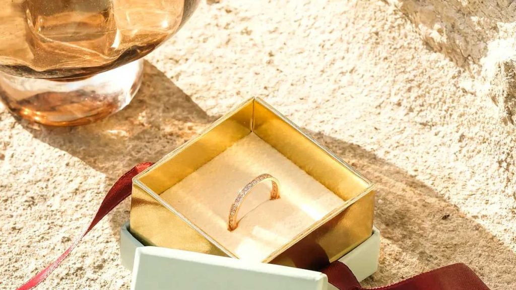 Paperboard Jewelry Packaging A Blend of Style and Sustainability