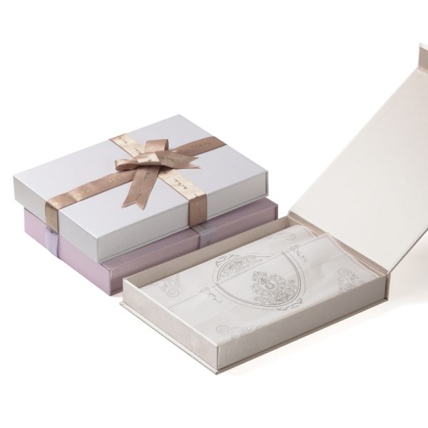 Elegant Satin-Covered Box for Pearl Necklace Packaging